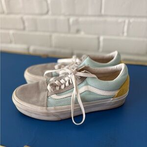 Vans Old Skool Sk8 Low Skate Shoes Multicolor
— Women’s size 8.5 or Men’s size 7